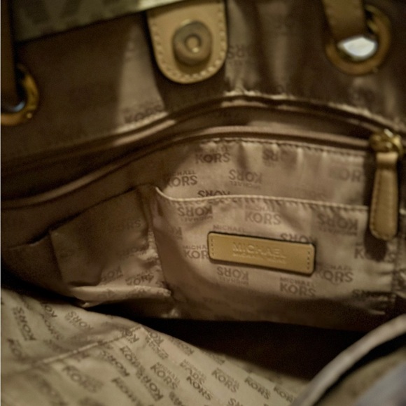 Michael Kors Tan Monogram jet set travel Tote Bag great condition - Picture 10 of 12